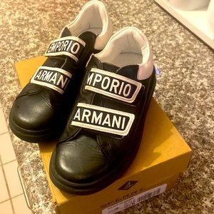 Emporio Armani toddler boy sneakers Velcro. Worn once/Size 29 euro